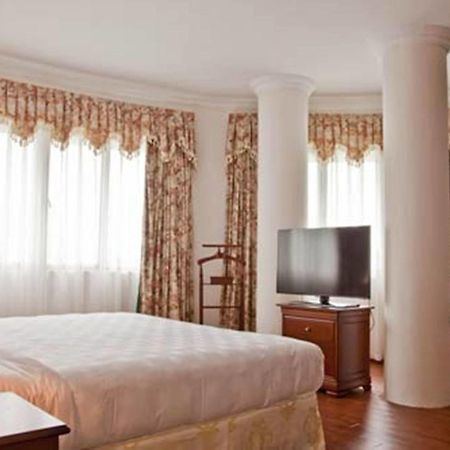 Green Park Hotel Ханой Екстериор снимка
