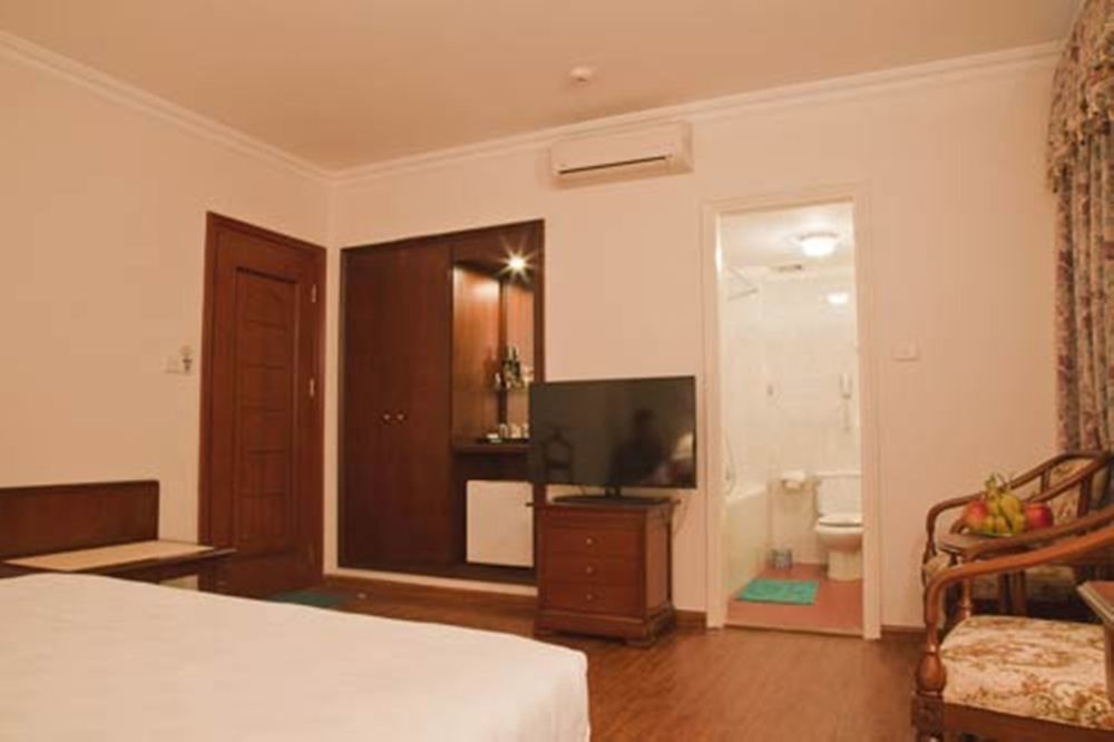 Green Park Hotel Ханой Екстериор снимка