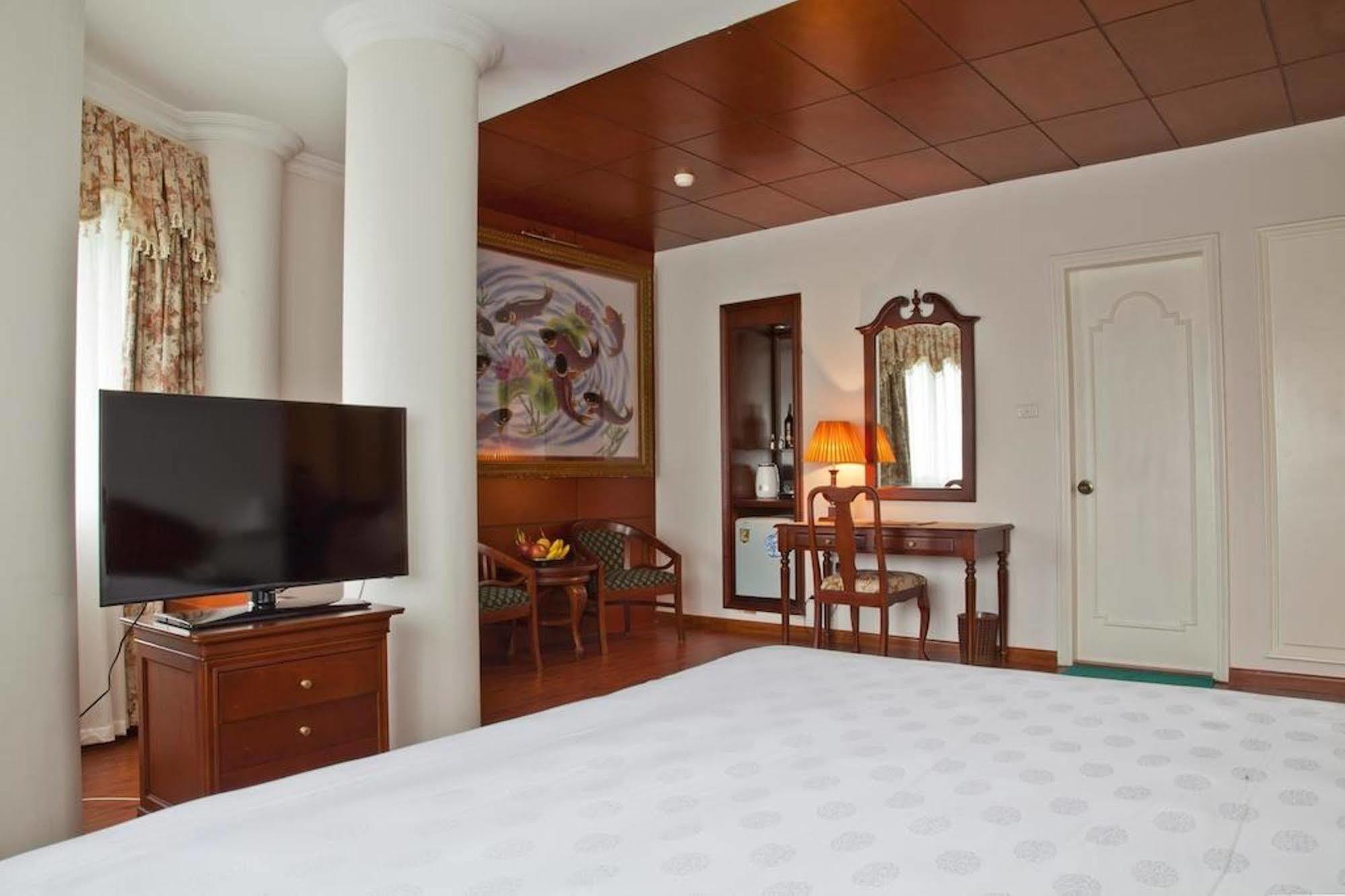 Green Park Hotel Ханой Екстериор снимка