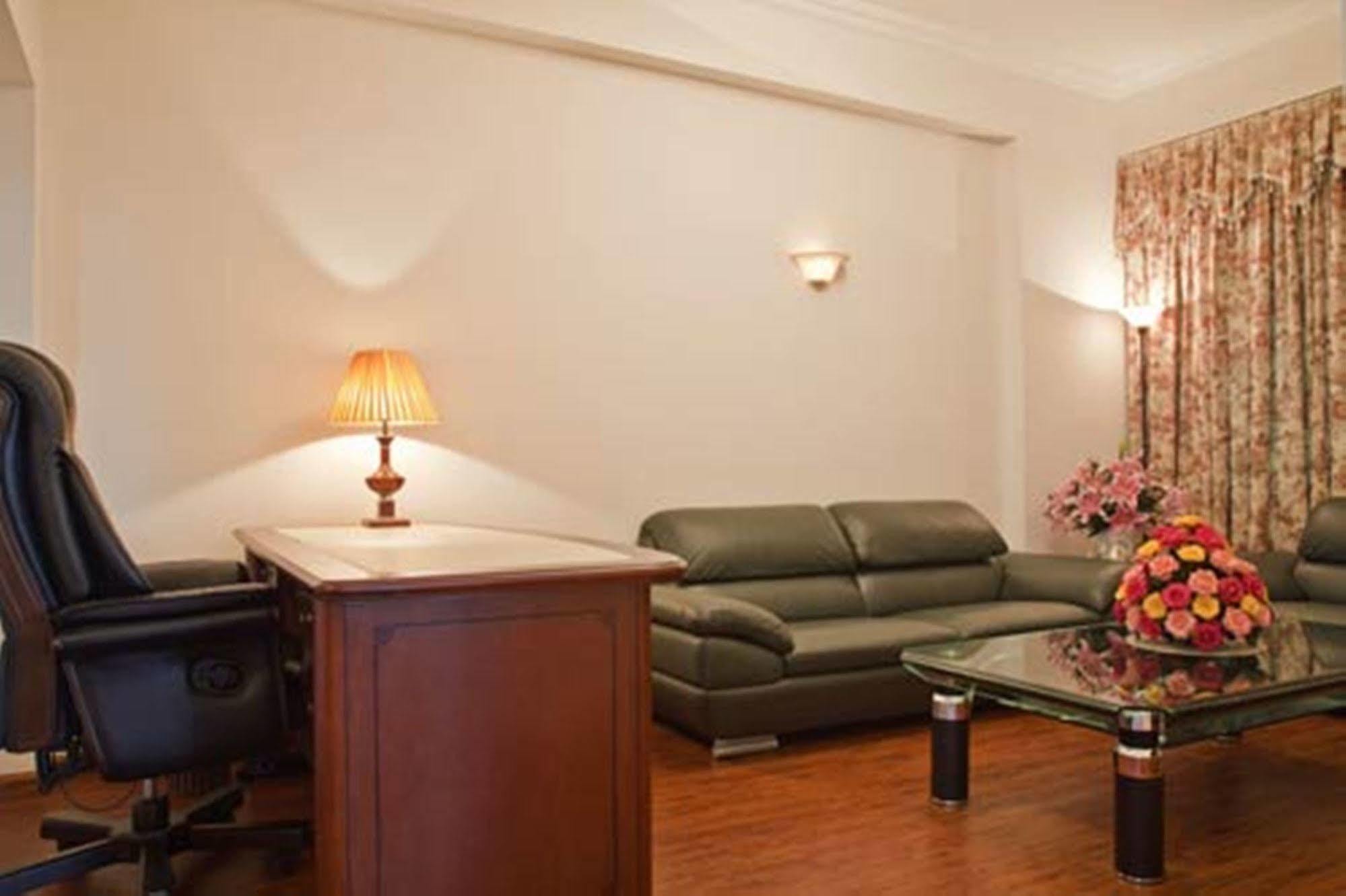 Green Park Hotel Ханой Екстериор снимка